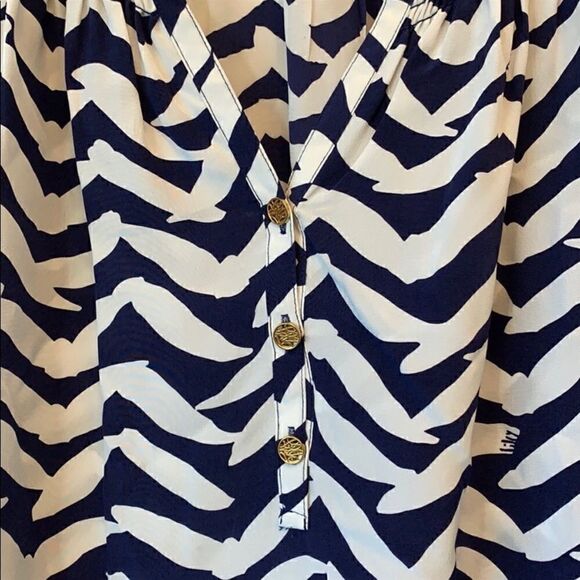 Lilly Pulitzer Elsa Silk Top in Navy & White
Seagull Print - Picture 12 of 16
